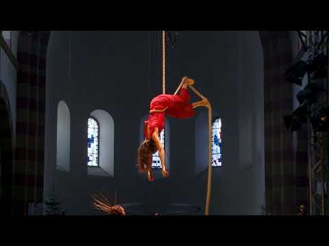 Vertikalseil/Corde Lisse - Anna Abrams with Cirque Bouffon