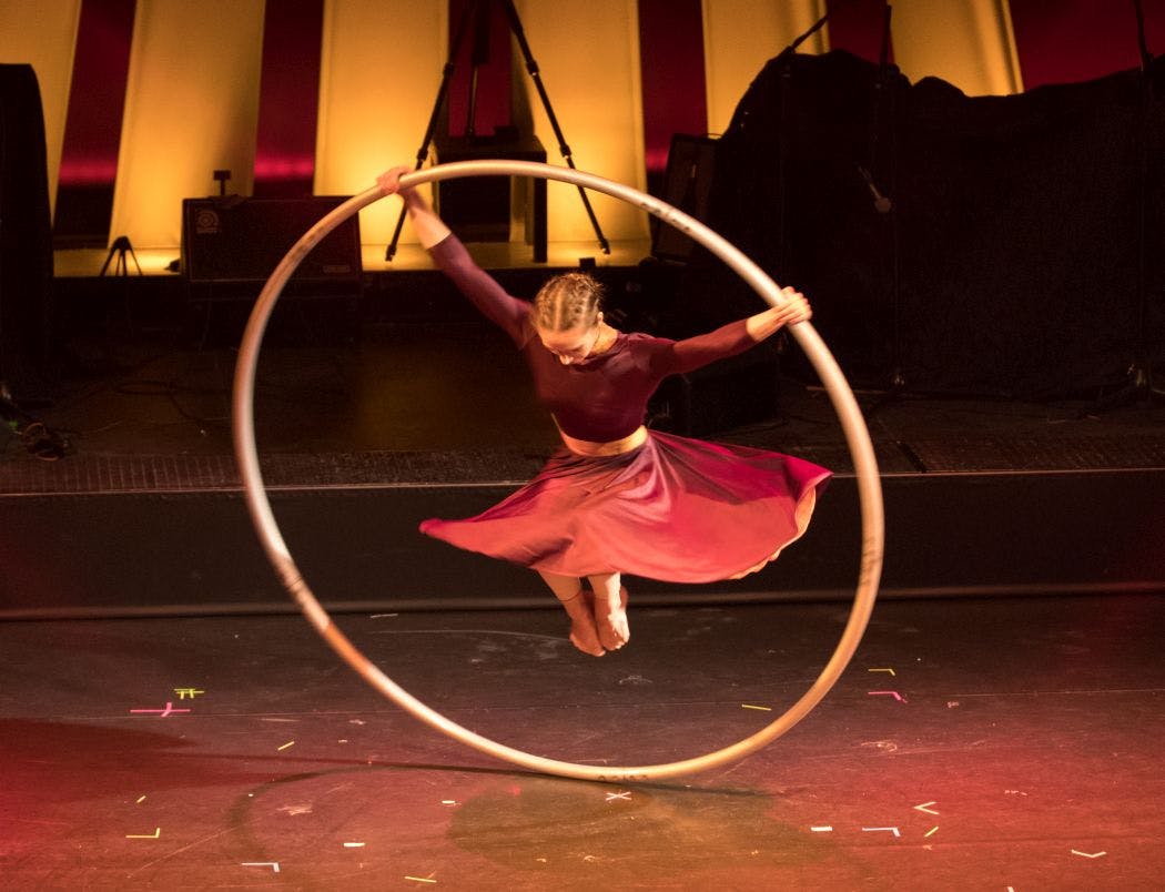 Leonie Körner: Cyrwheel Artistin für außergewöhnliche Shows