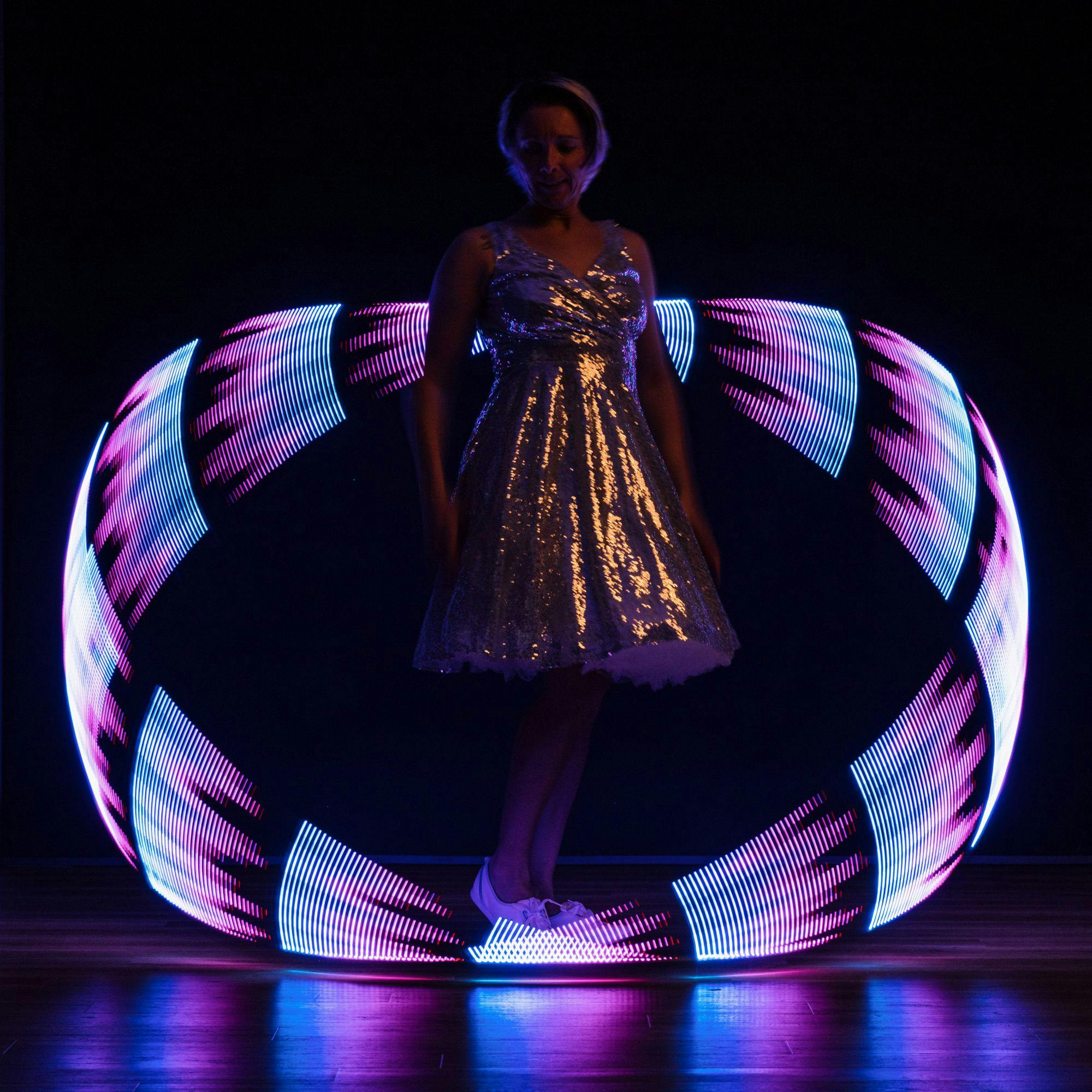 Galeriebild für LED Cyr Wheel mit Kleid