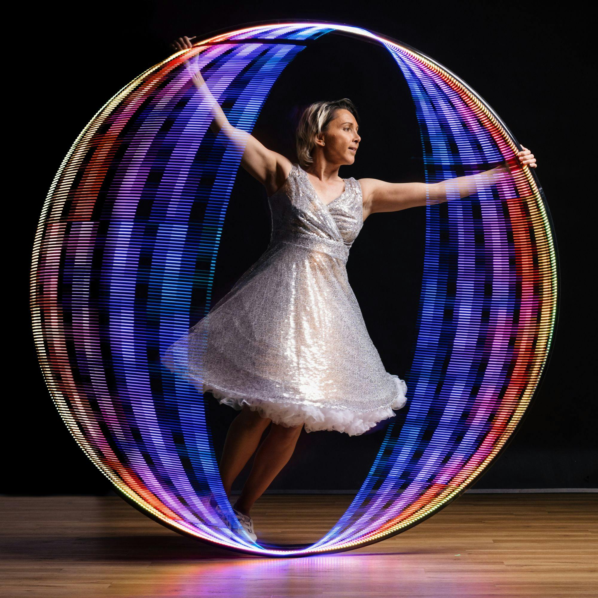 Galeriebild für LED Cyr Wheel mit Kleid