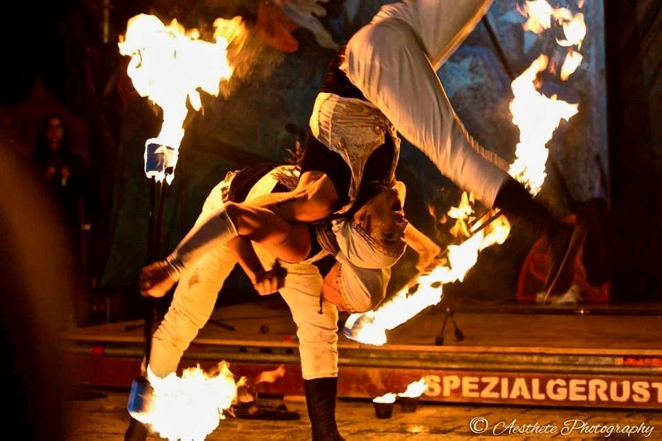 Galeriebild für Akrobatische Feuershow
