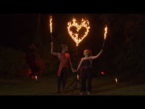 Alchemy of Love: Die romantischste Feuershow für Ihre besonderen Momente