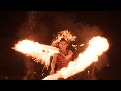 Super Solo Feuershow: Eine spektakuläre Solo-Performance